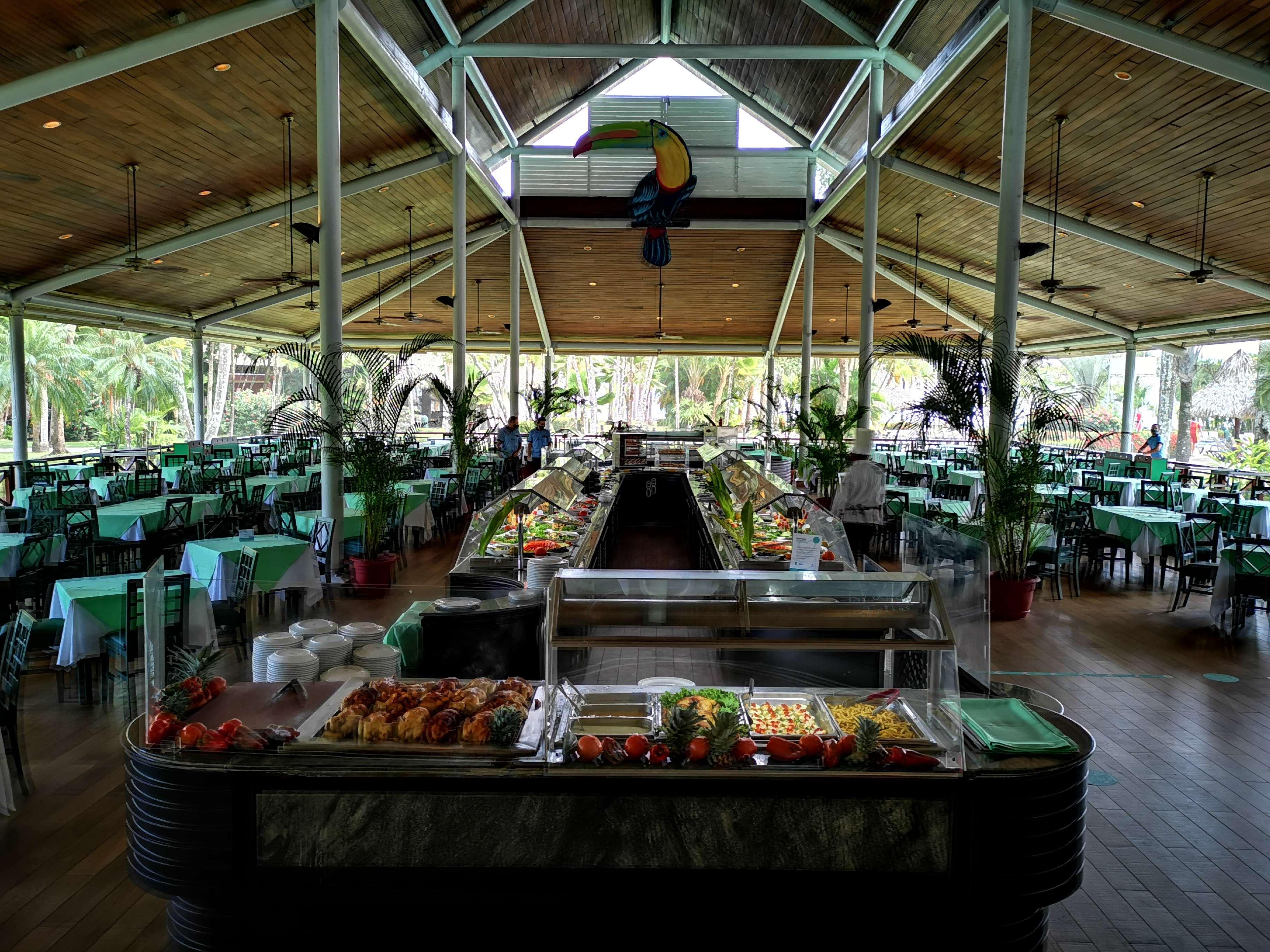 Barcelo Tambor Hotel Tambor  Exterior foto The buffet at the restaurant