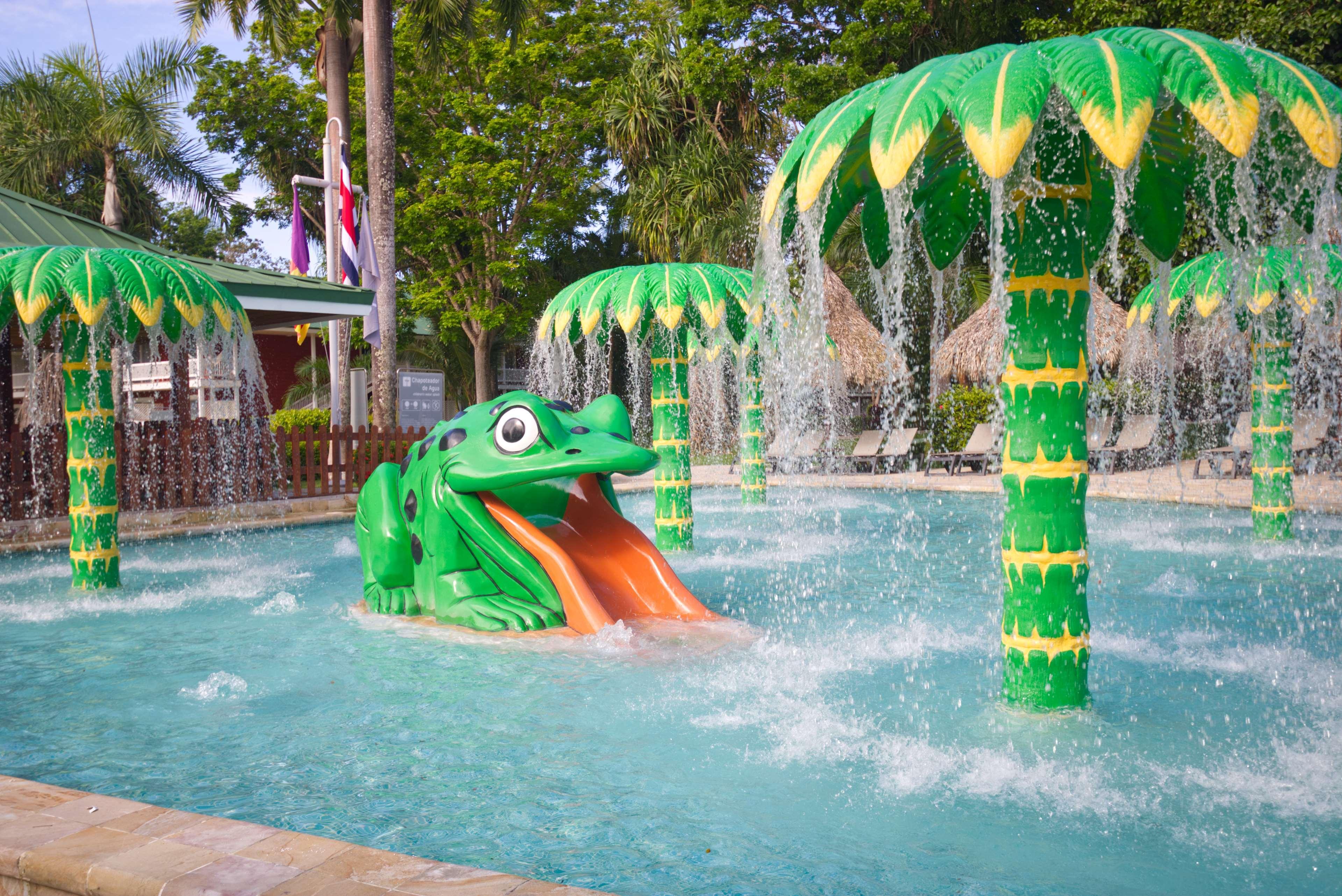 Barcelo Tambor Hotel Tambor  Exterior foto Splash Island