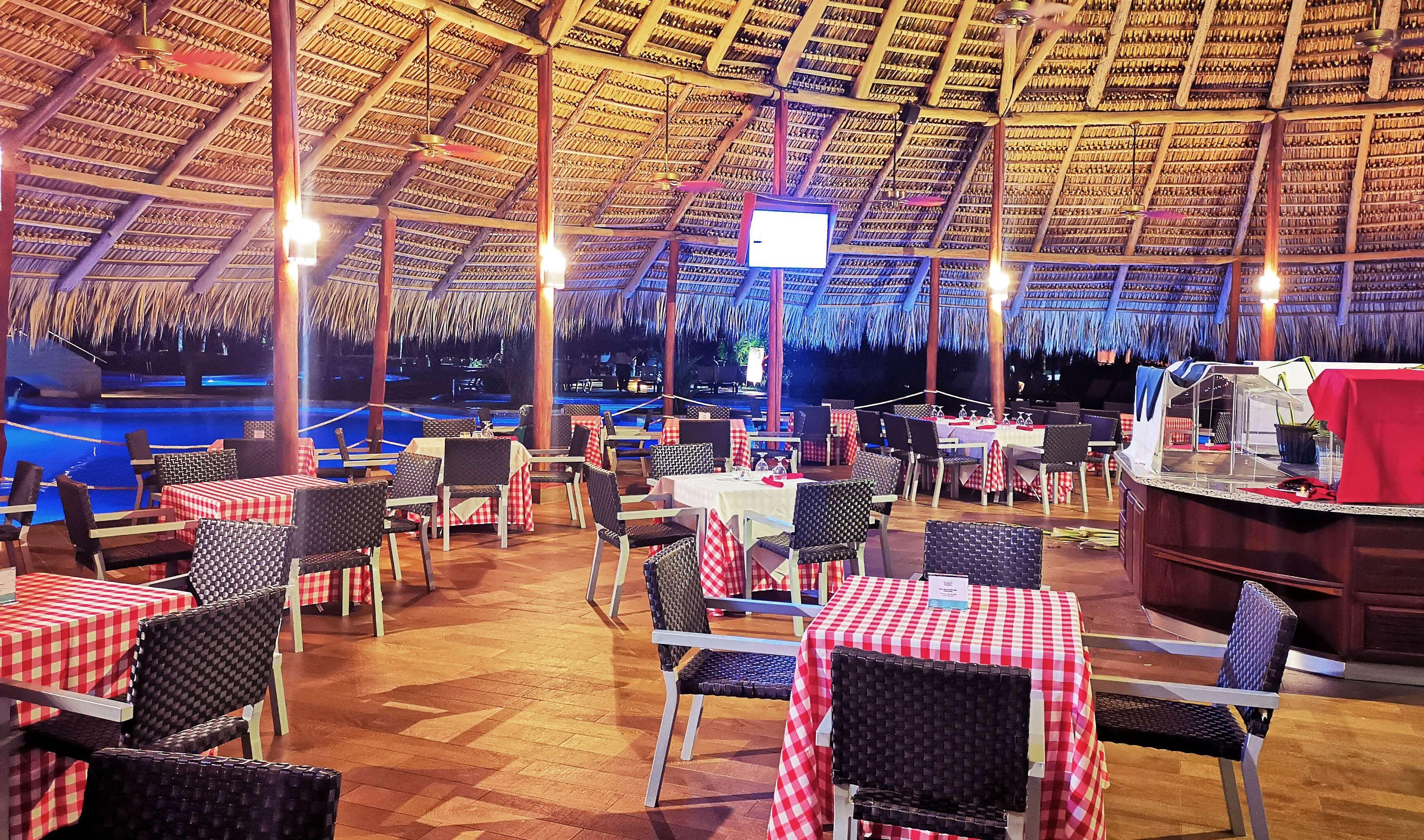 Barcelo Tambor Hotel Tambor  Exterior foto Restaurant at the resort