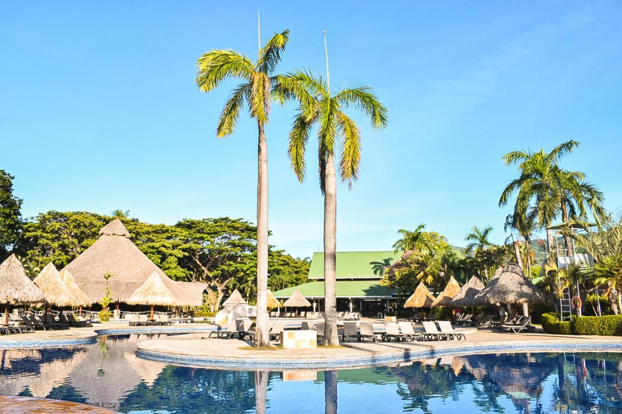 Barcelo Tambor Hotel Tambor  Exterior foto The resort's main pool