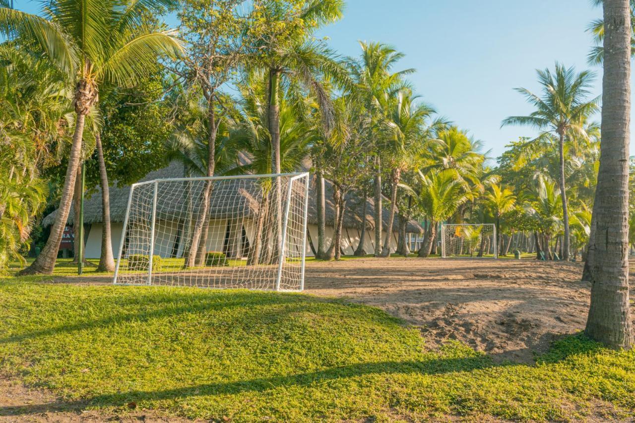 Barcelo Tambor Hotel Tambor  Exterior foto Football field in the village